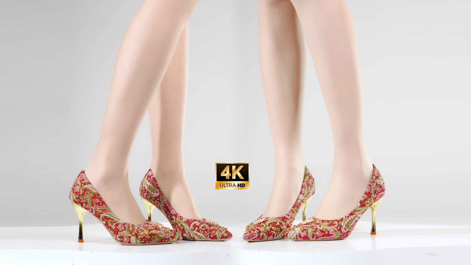 像珠宝一样华丽的红色高跟鞋