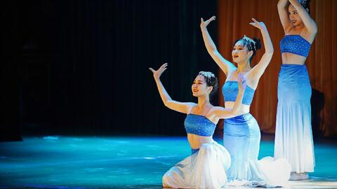 三四人跳舞 240e9fa60583ef7bf6cde2eda15aa7dad9ea0139.jpg@480w_270h_1c