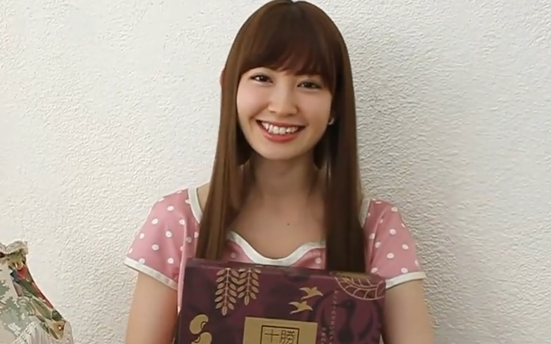 【小嶋陽菜】超萌中文唱《月亮代表我的心》花絮+CM字幕版 2012东海堂