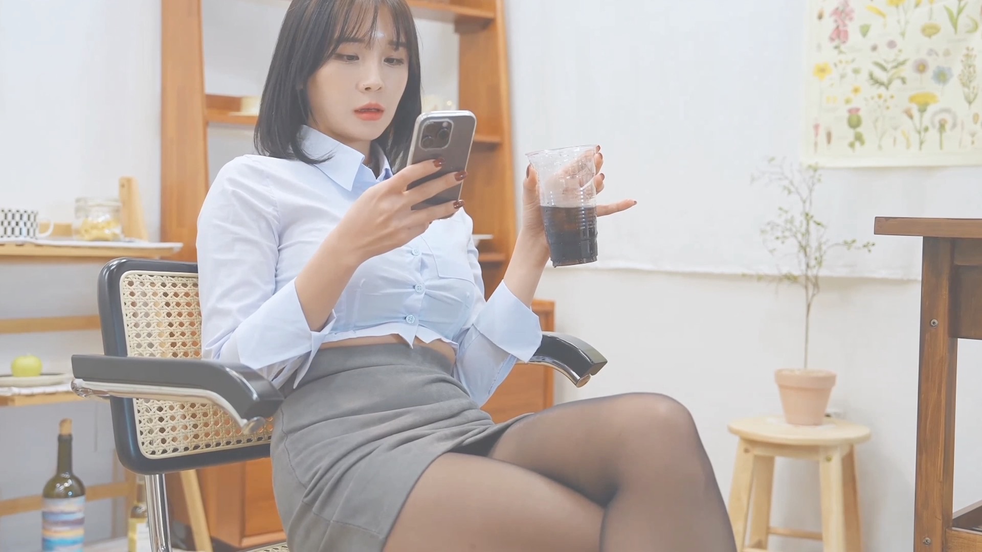 哦
