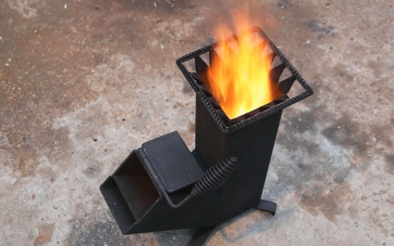 【炭屋が教える】確実なバーベキュー用オガ炭の火の付け方をご紹介 | 株式会社トータルフーズシステム