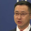 放假啦！外交部发言人林剑系着红色领带 祝大家国庆节快乐