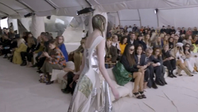 模特走秀视频超模直播 25419dd4da3fa929b4562382c130c1e227aa4090.jpg@280w_158h_1c_100q.jpg