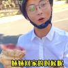 他们赚钱我是一点不眼红，摄像回家洗五遍澡，大爷修脚熏得脸发紫