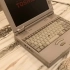 二十多年前的东芝笔记本，Win98系统，可插入软盘