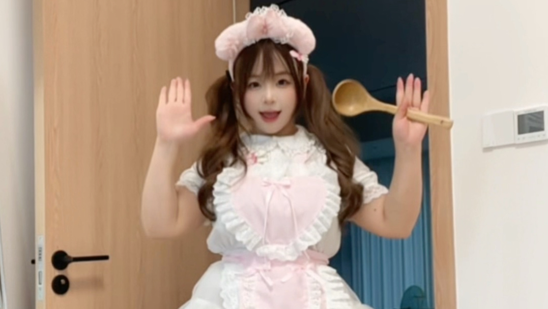 How can she make spoons out of thin air? Little Chef Crossdressing