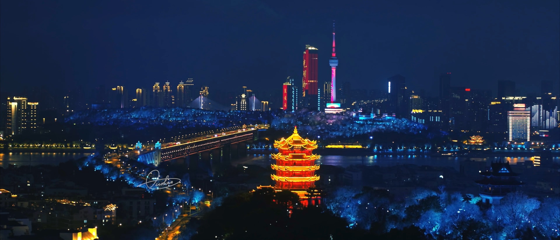 武汉重启!全新的灯光秀