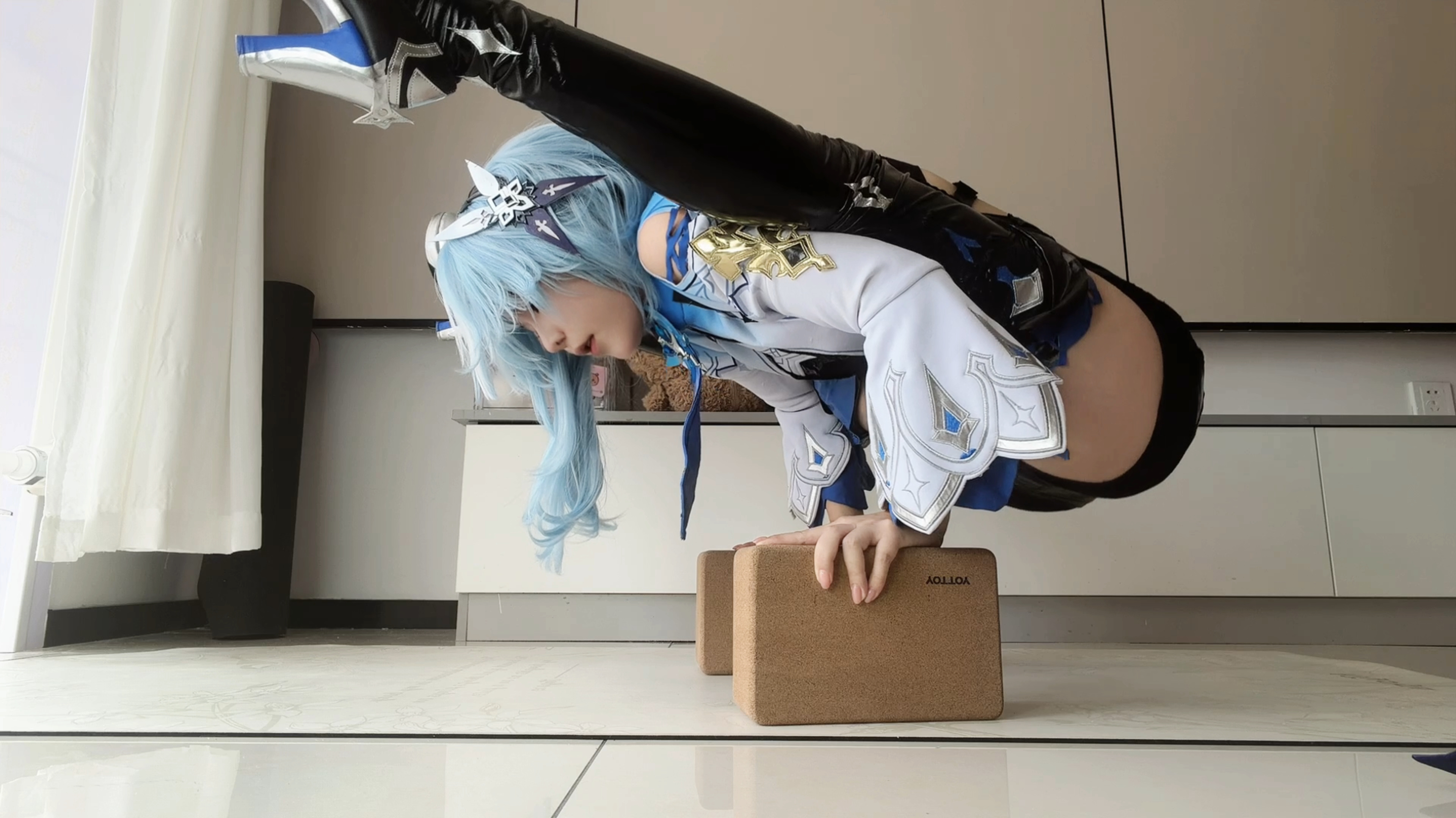 穿上cos服做萤火虫式？好重！原声放送，最后一秒声音怕是有点大