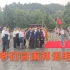 毛主席铜像广场，一群北方老爷爷奔赴万里，冒着雨只为拜谒毛主席