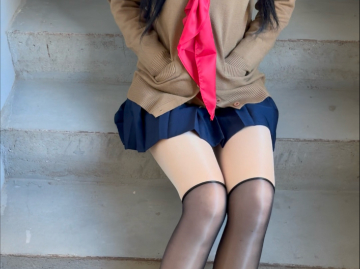 楼梯穿搭，jk制服厚黑，升降袜好玩，不耐玩