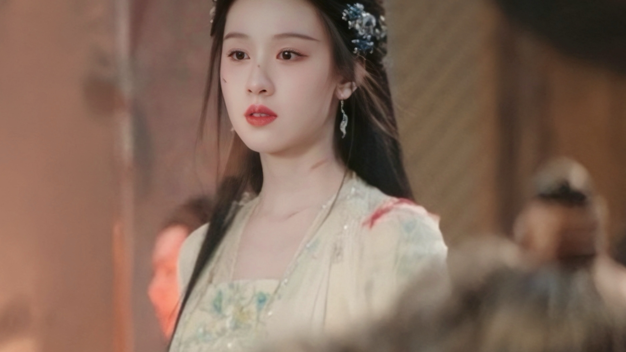导演唯独审美没被骂过的原因找到了 纯粹是发现宝了 就陈都灵这个人卡大头卡全身卡半身怎么都不会不好看 谁刷到都会被这姐美得死去活来然后感叹一句导演审美真好