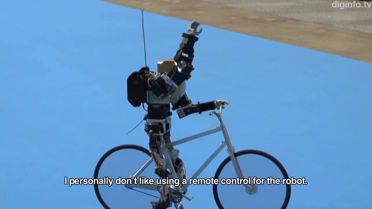 惊了 日本机器人可以骑自行车了