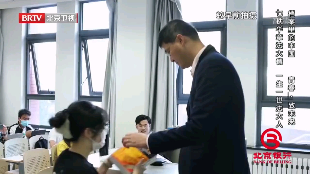 中国政法大学，一位身高190的普通老师，竟是一名现象级“网红”，不到一年时间粉丝暴涨两千万！