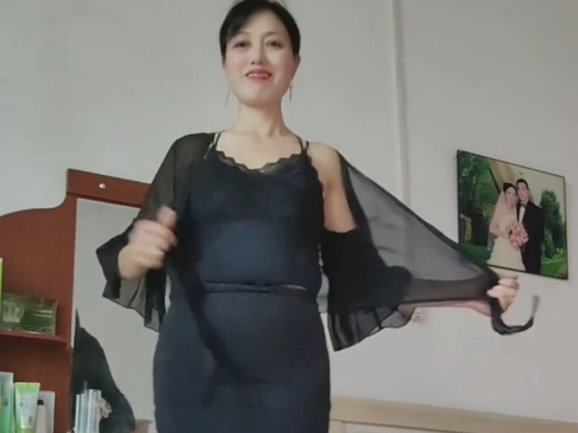 晚上下班，，40岁阿姨居家舞