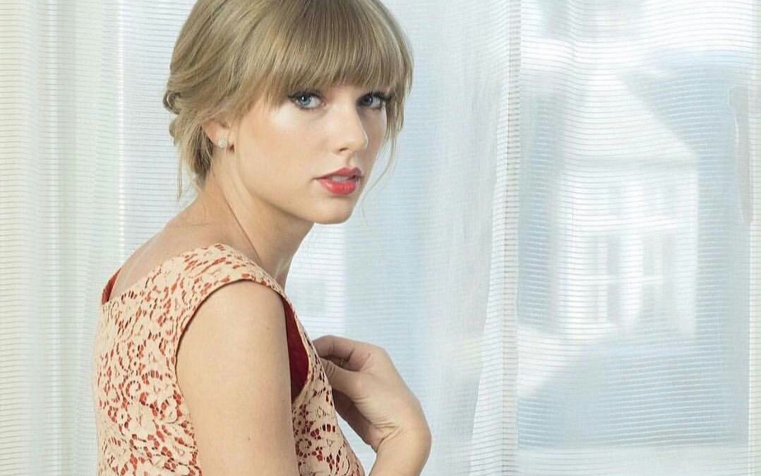 霉霉taylorswiftred现场版认真唱歌的霉很美