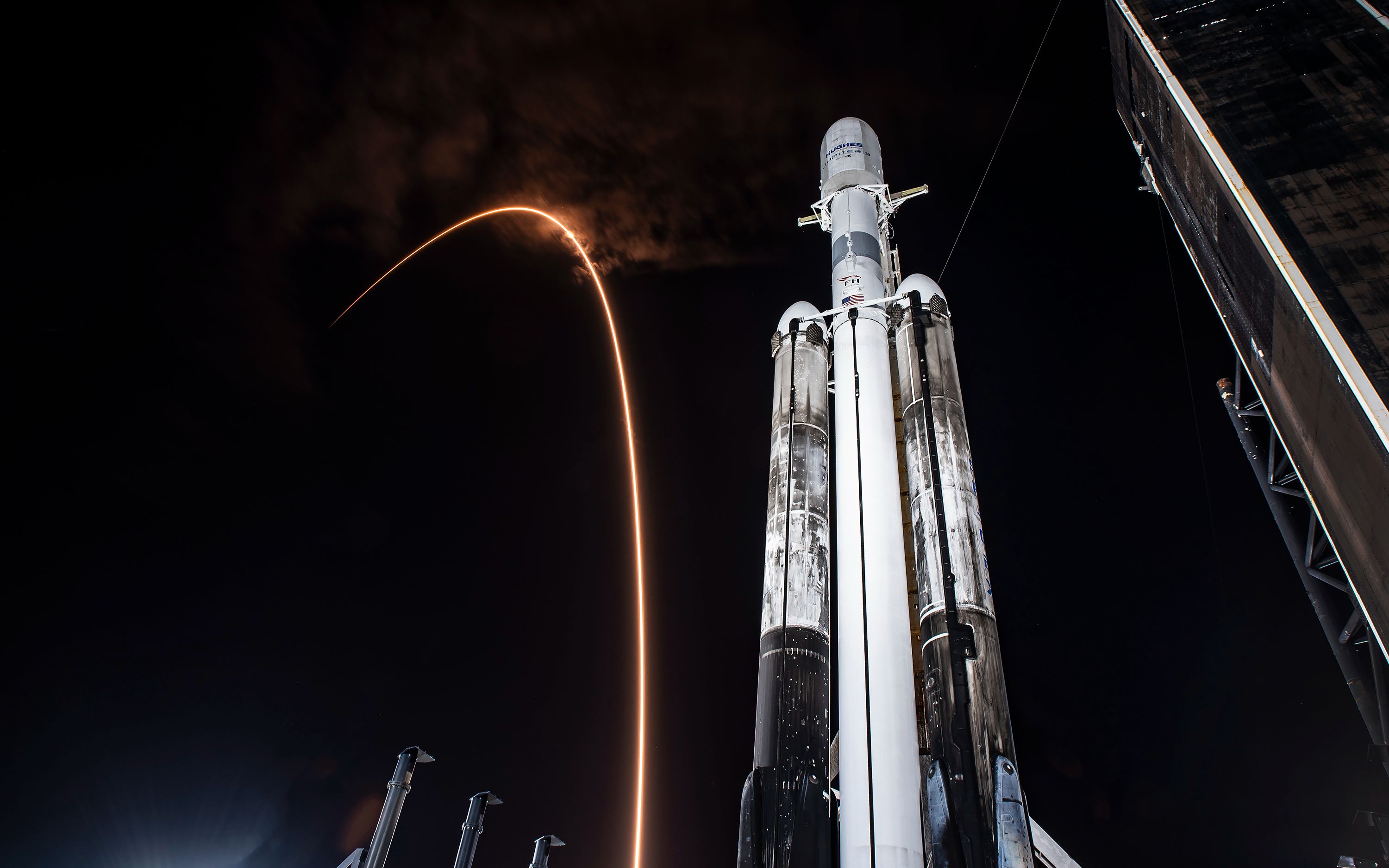 SpaceX重型猎鹰发射了史上最重的地球同步轨道通信卫星（JUPITER-3），并成功回收了两枚助推器