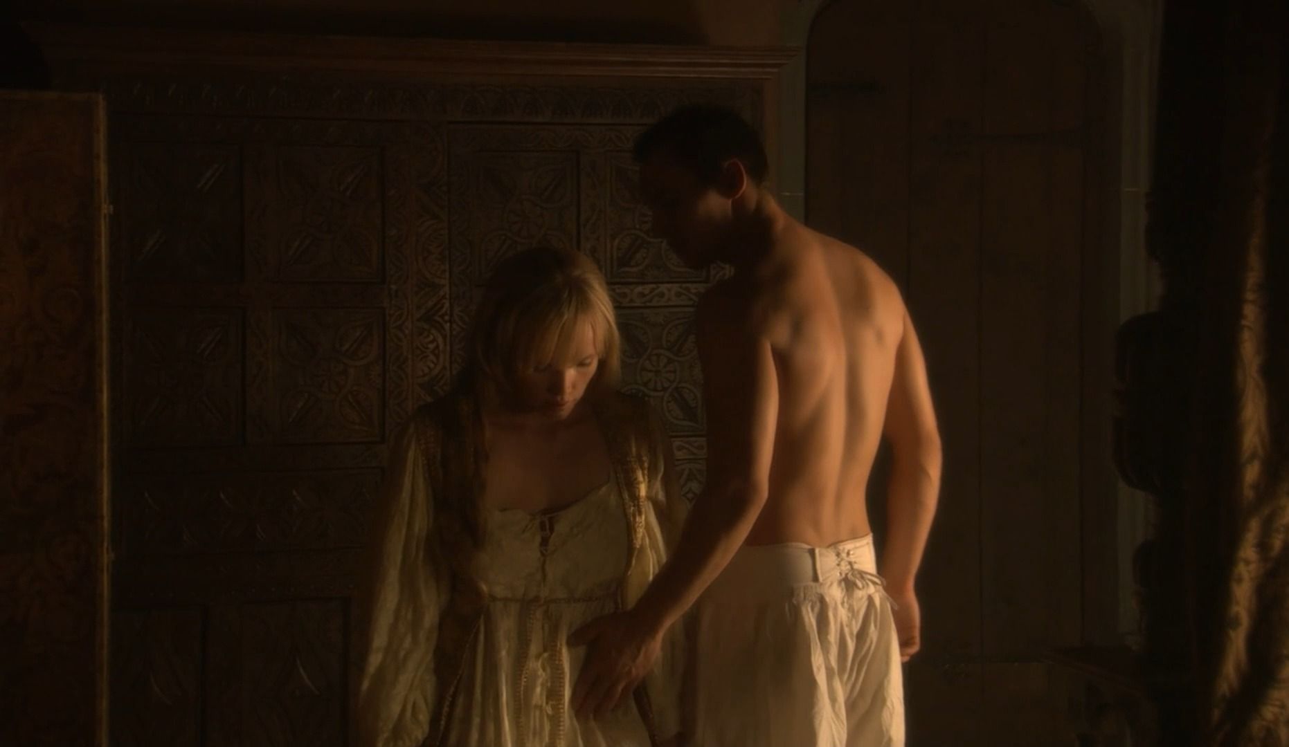 亨利八世在王后卧室随机挑女人侍寝