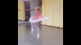 【twice】mina13岁时跳芭蕾舞的画面