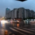 GOPRO录制大雨天的夜晚街道。光线暗下来，这画质和防抖都惨无人睹！