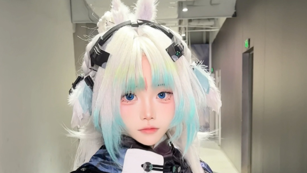 小鸟就这样冷着脸