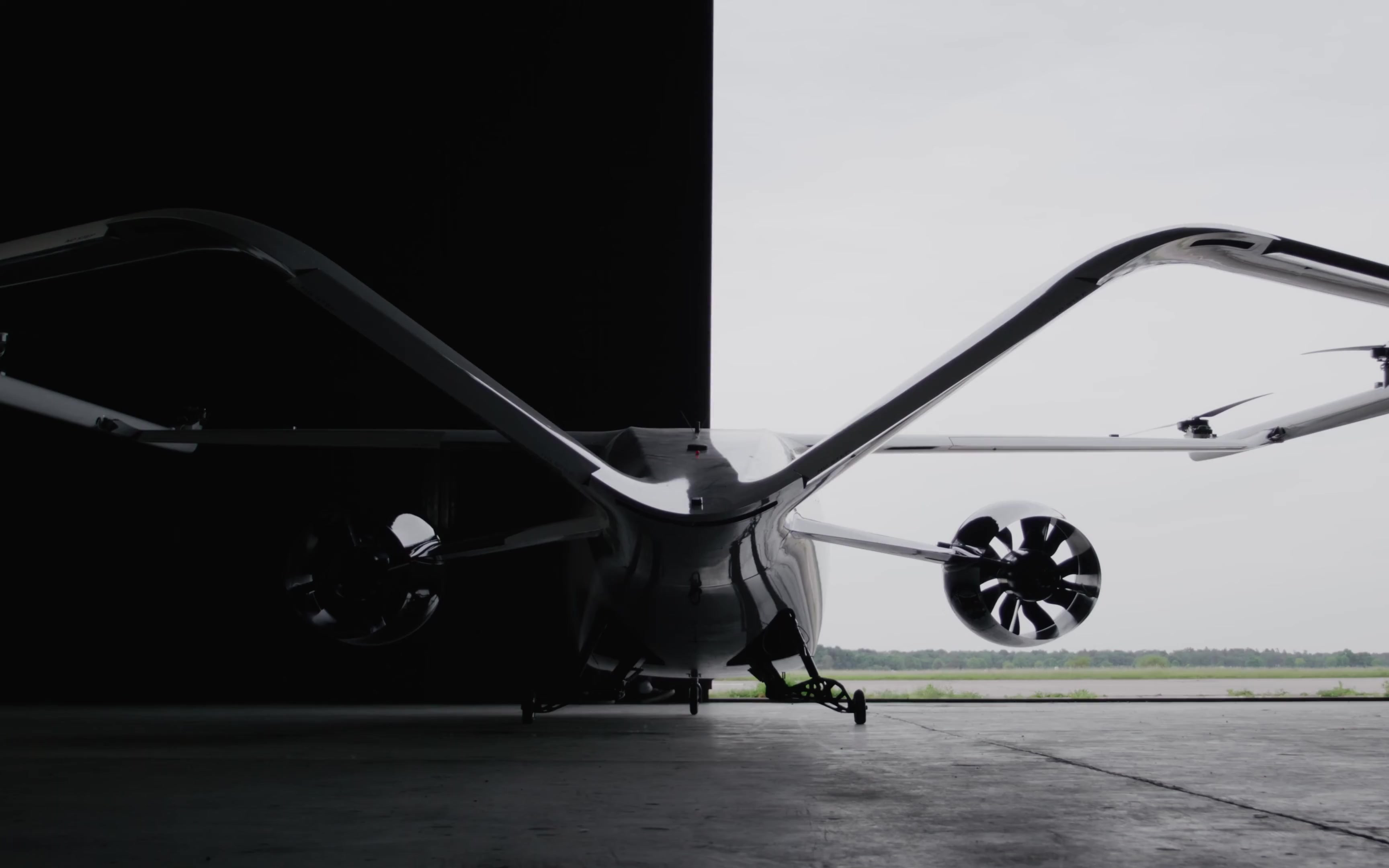 Volocopter 载人垂起固定翼 VoloConnect 原型机完成首飞，从设计到原型机首飞历时17个月。