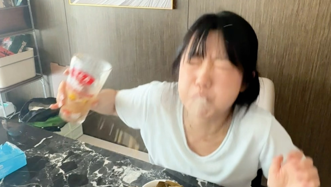给她做点喝的