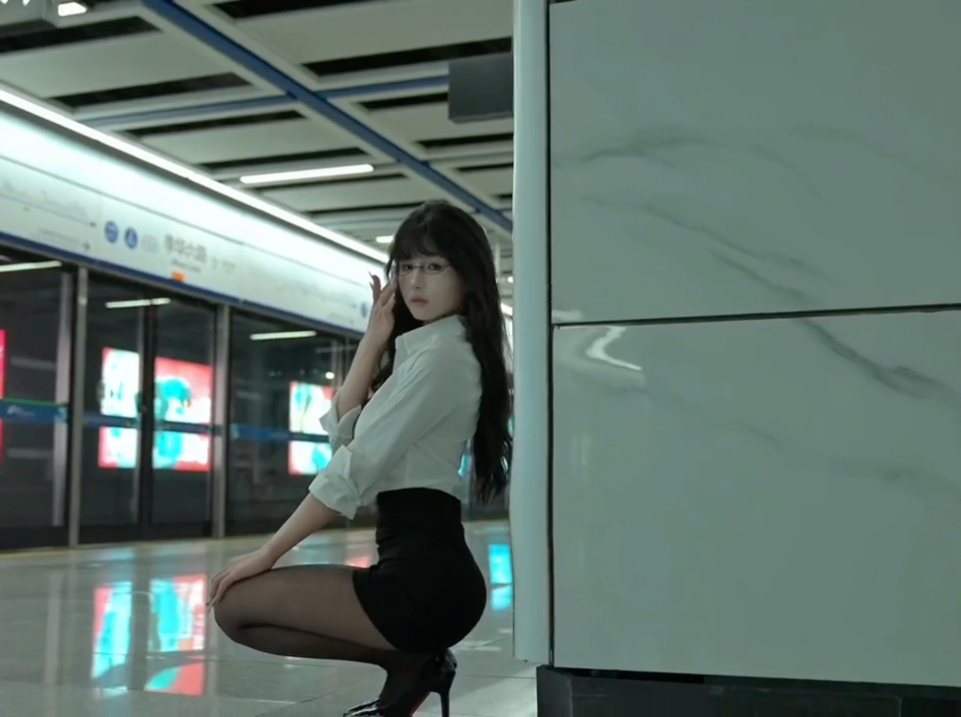 There's no such thing as a bad feeling. Try wearing black silk. It'll be picked up from anywhere. #LingTouch #ootdressing #girls.