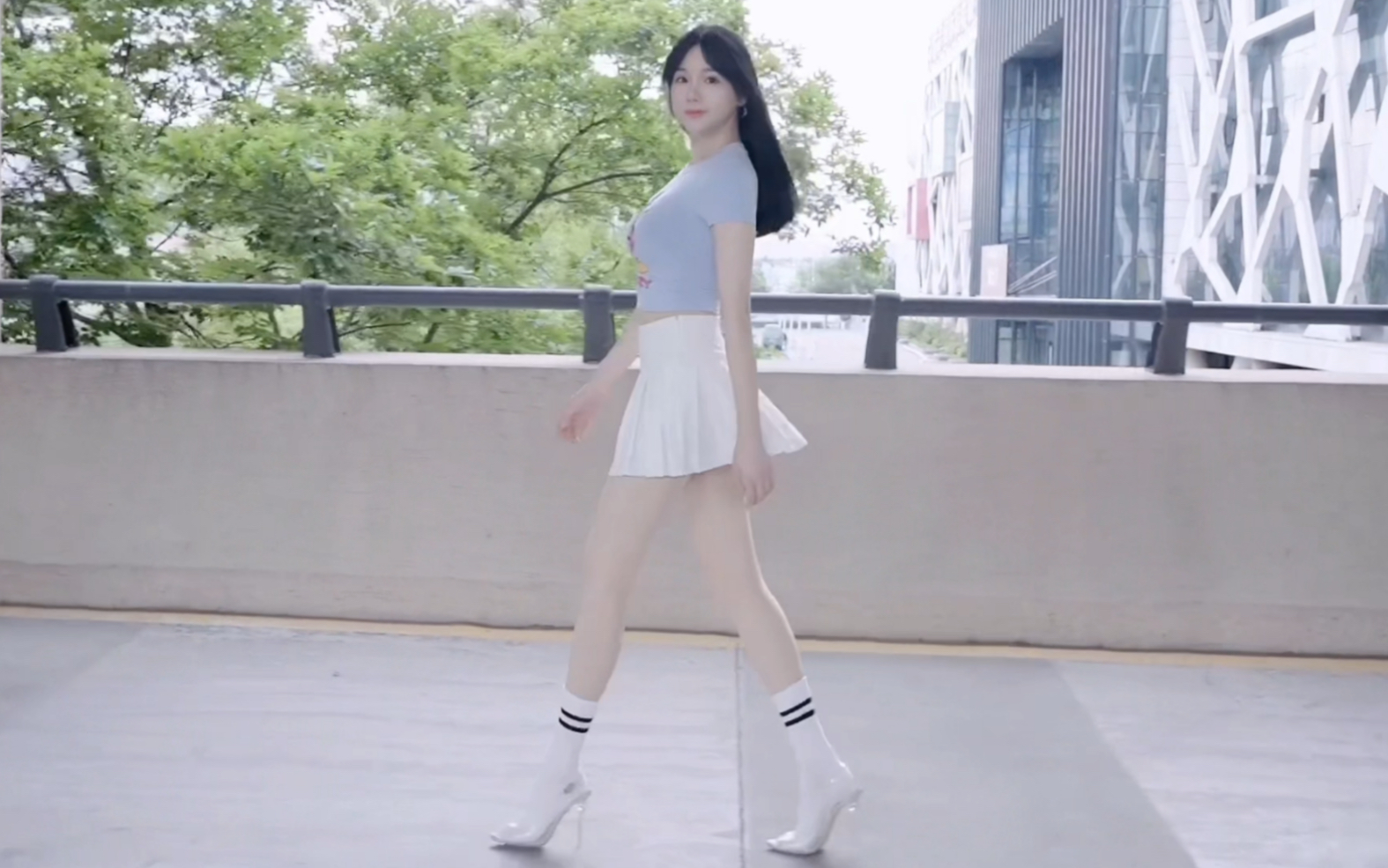 It's time to lose weight in the summer. Any of you together?