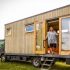 【室内设计】独行女性旅行者的令人难以置信的离网卡车小屋 |  Living Big In A Tiny House