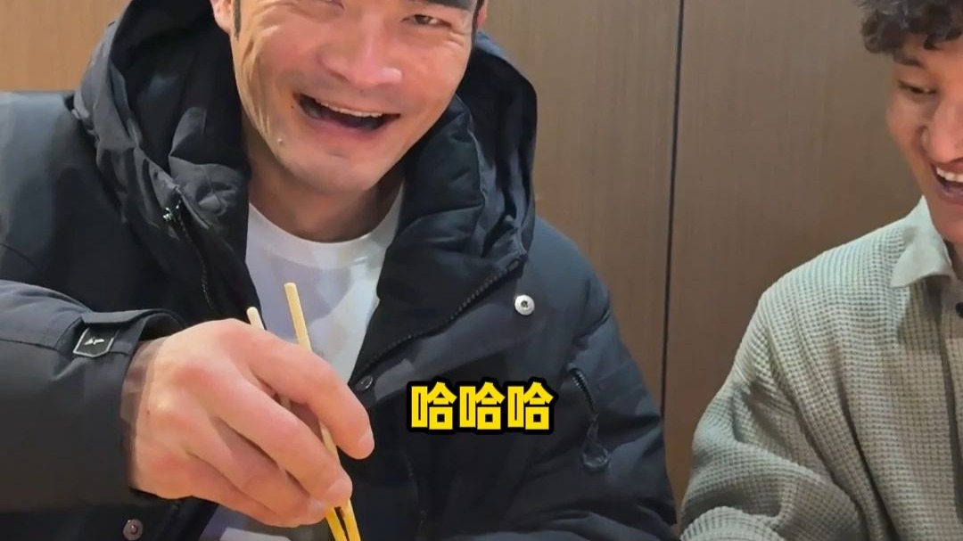 银川这家面馆太实在！一碗面盖四两牛肉，肉香汤浓，味道香的很呐～