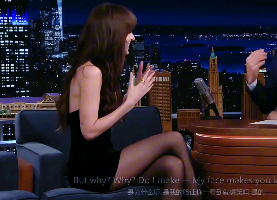 五十度黑女主 达科塔·约翰逊：眼睛往哪看呢