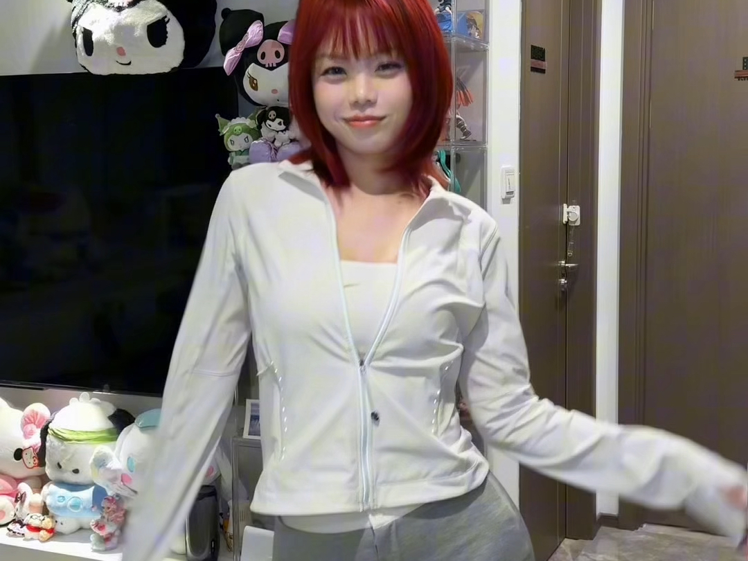 Hold on... I'm trying to resist the urge to eat~