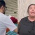 唐山市民带鲜花支持烧烤店老板娘：她发布了监控，不该被网暴