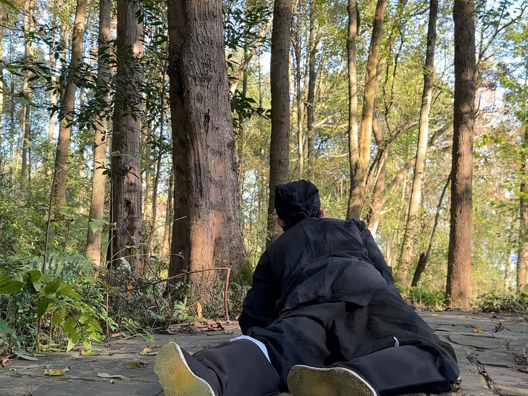 倒下的黑衣人（剧情演绎，无不良诱导）