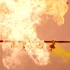 4个气球连环爆炸，慢镜头看火焰隆起竟然像是核爆