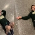 4岁男童因自闭症无法戴口罩，被赶下机躺地上哭闹惹人心疼