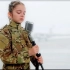听哭了！9岁乌克兰女孩含泪演唱《I Draw  My Life》呼吁和平，望战争早日平息……
