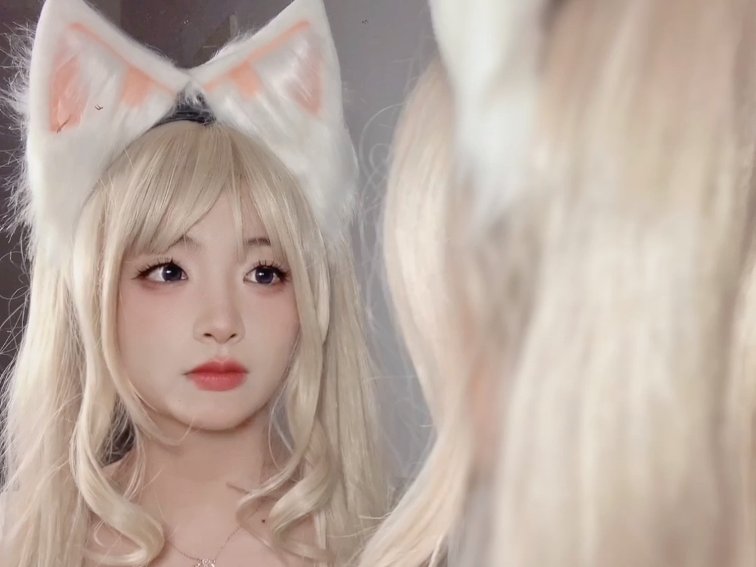 镜中的自己偶尔红妆