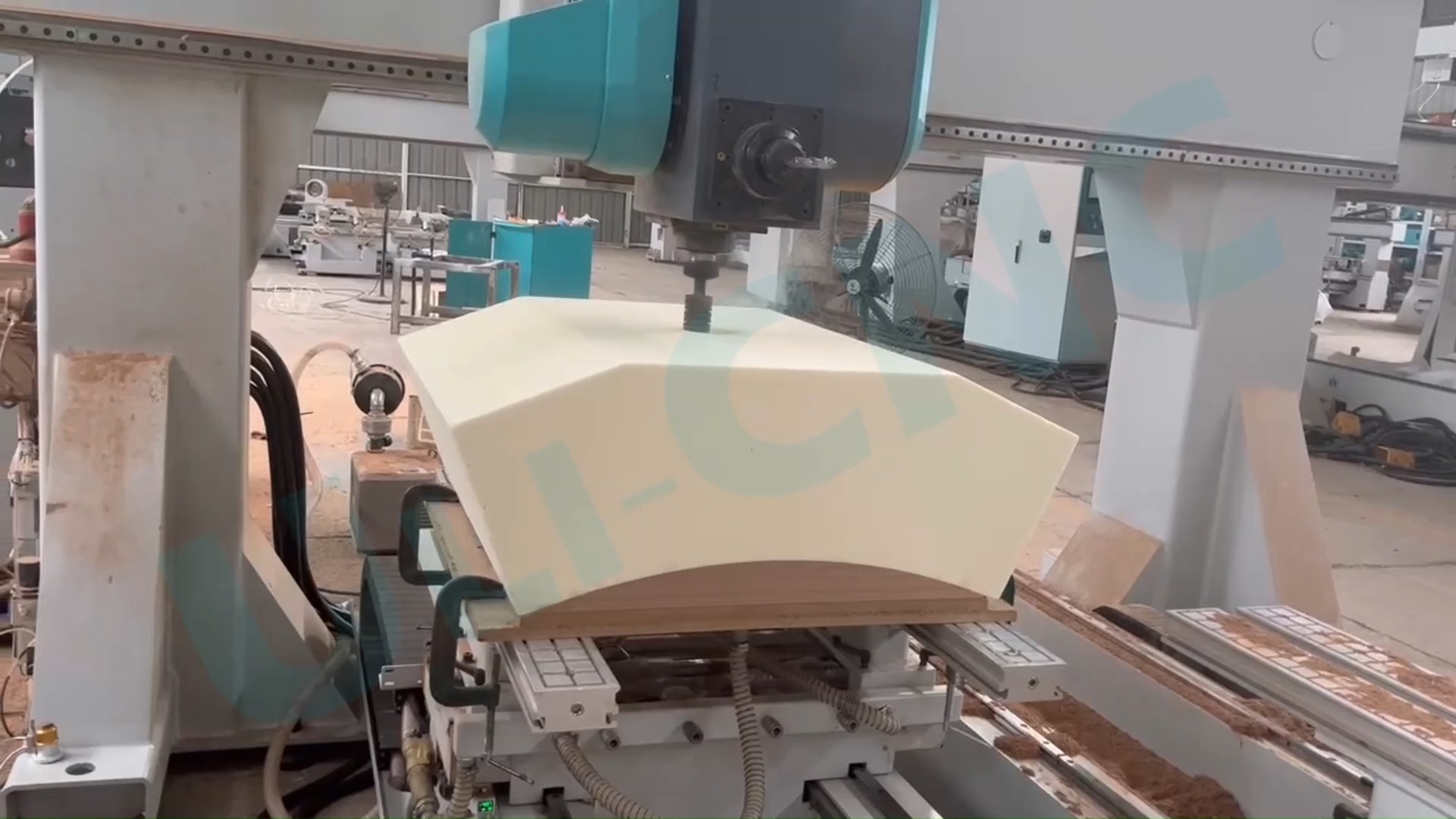 CNC五轴雕刻机 复合材料异形切割、开孔 一次装甲全自动加工中心