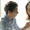 打工仔尝试解开老板娘衣扣，没想到不拒绝，还开始享受起来