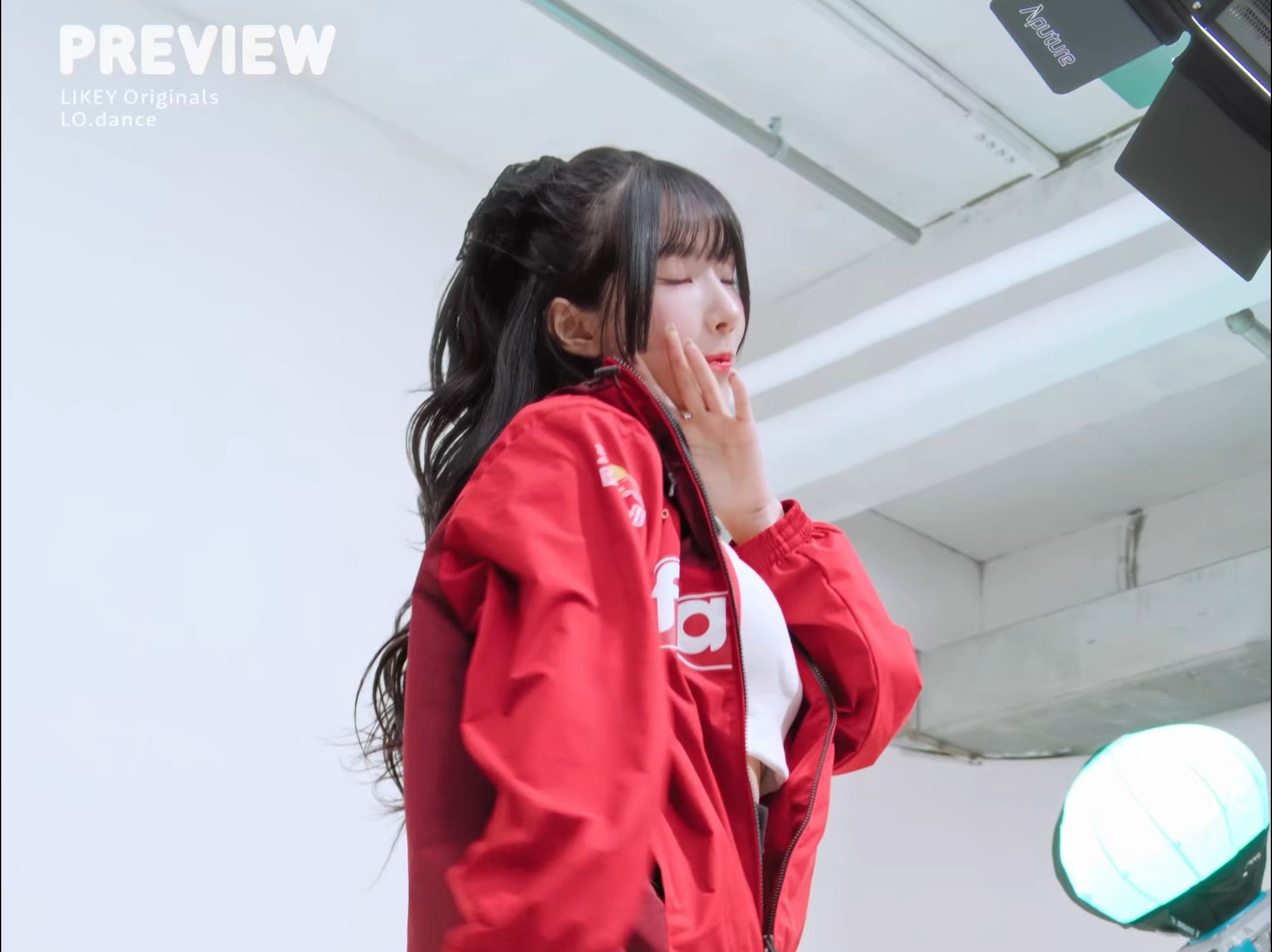 Seo Young, heart attack, side view.