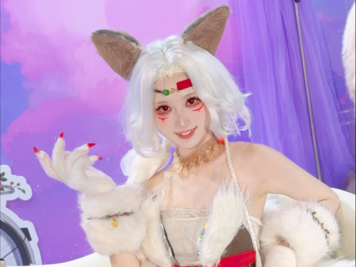 Sister Wolf with white hair and red pupils.