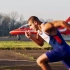 英国短跑运动员和跑车、飞机比速度，差点跑赢飞机