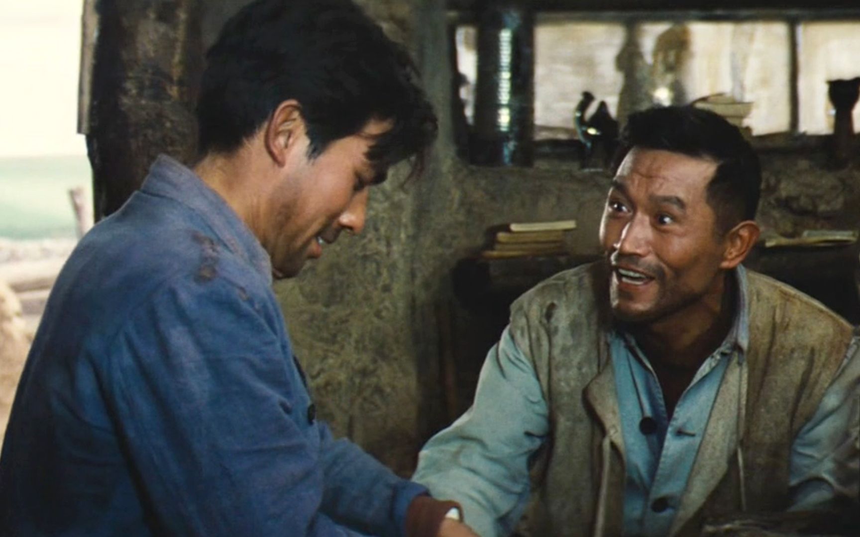 8.3飙到9.0，四十年前的国产片又爆了，看得我热泪盈眶！《牧马人》