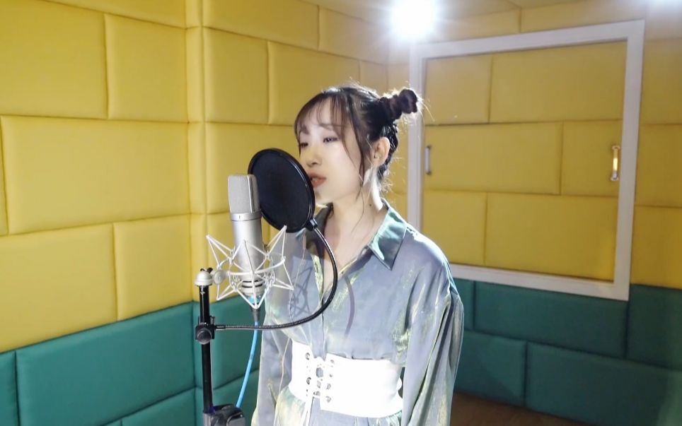 日本女歌手翻唱《芒种》，日本肥宅全被洗脑，不愧是神曲