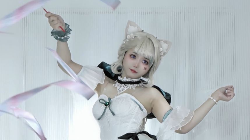 How she looks like a stupid der.