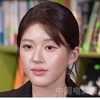 看了央妈的采访，才知道赵露思的妆有多浓