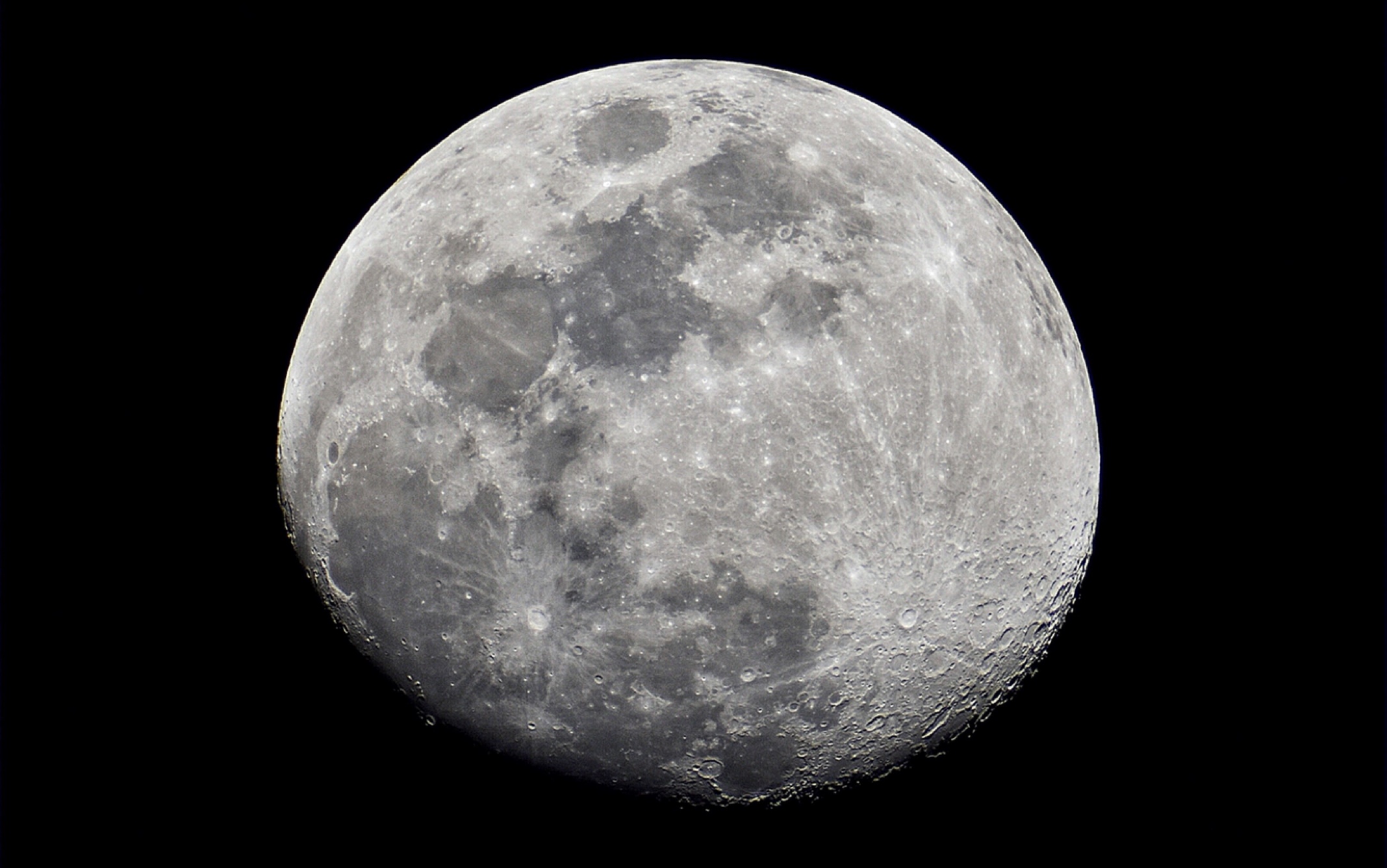 用望远镜拍月亮（2021）|摄影|风光摄影|摄影师何小康_原创作品-站酷ZCOOL