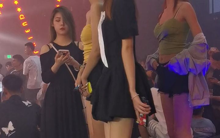 酒吧气氛组小姐姐蹦迪小姐姐蹦迪火爆现场美女如云