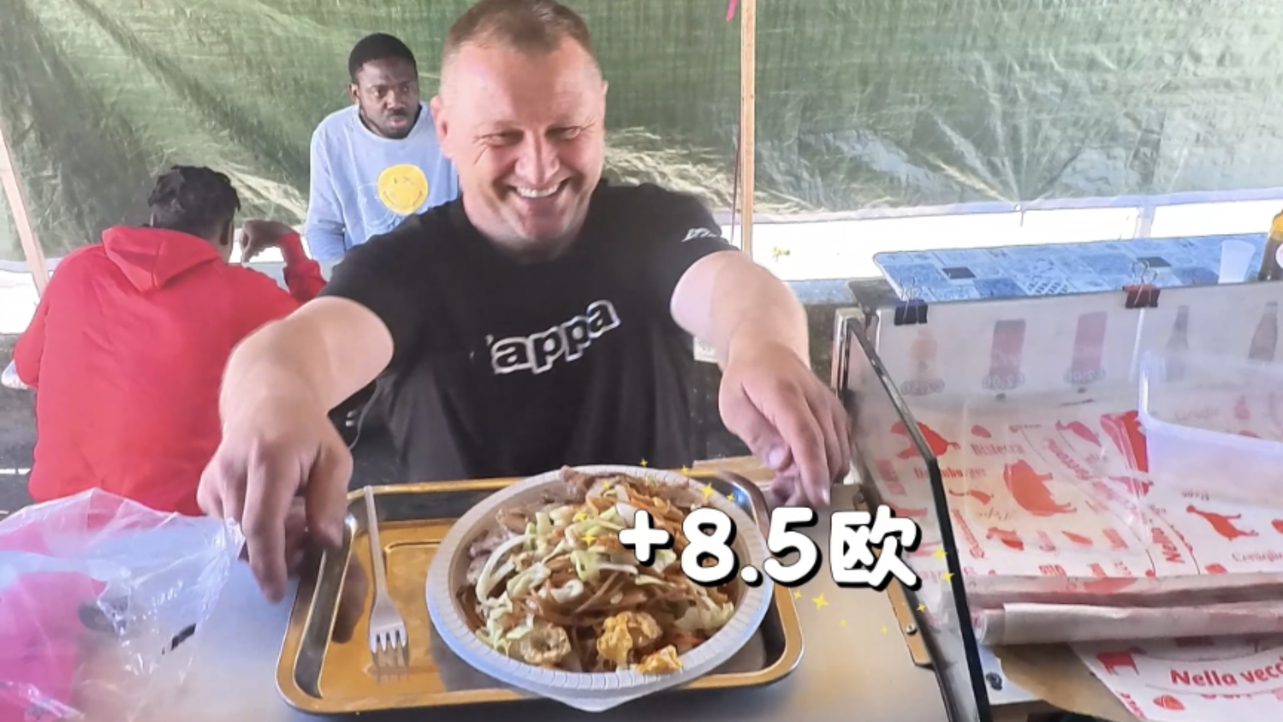 在意大利摆摊卖中餐，看看今天炒了多少种面？